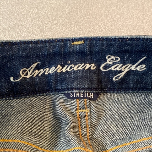 American Eagle - Artist stretch cropped jeans. Size 6 - Picture 3 of 12